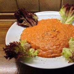 Finom leves készült - benne nektarin, homoktövis, zeller, édes piros paprika és egy kevés kókuszdarab, daikon retek, répa. Ízletes. ❤️