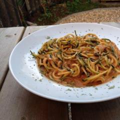Cukkini spagetti sárga paprika, paradicsom, citrom és avokádó szósszal. Mennyei ízek ! ❤
