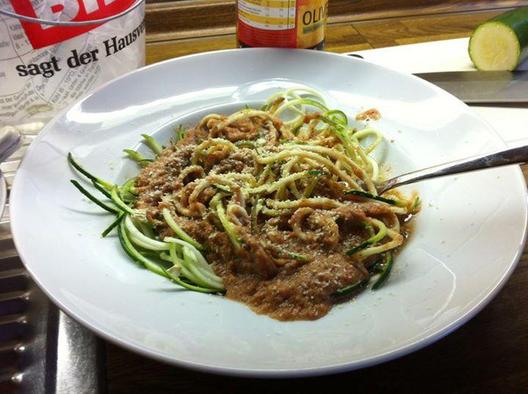 Nyers spagetti első próbára. Nagyon finom volt! 