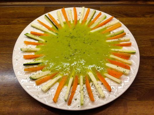 Zöldségpálcikák mandarin petrezselyem dippel