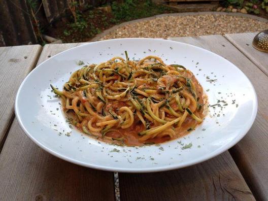 Cukkini spagetti sárga paprika, paradicsom, citrom és avokádó szósszal. Mennyei ízek ! ❤
