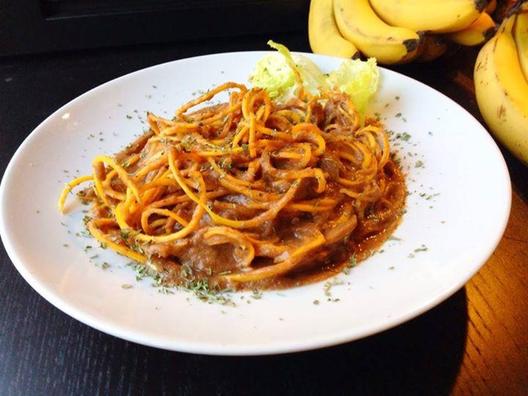 Sütőtök spagetti egy finom mártással kerti körtéből, néhány zsályából (szintén a kertből), paradicsomból, zellerből némi kókuszdióhússal.
