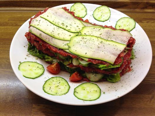 Cukkini - uborka - "lasagna" datolyaszilva - cékla - mártással