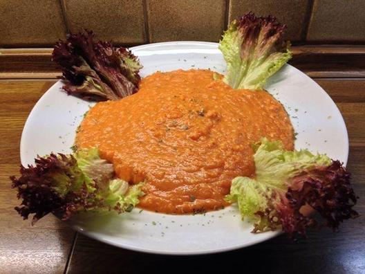 Finom leves készült - benne nektarin, homoktövis, zeller, édes piros paprika és egy kevés kókuszdarab, daikon retek, répa. Ízletes. ❤️
