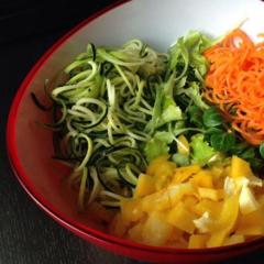 Színes saláta <3 - cukkini, sárgarépa, sárga paprika, leveles zöldek